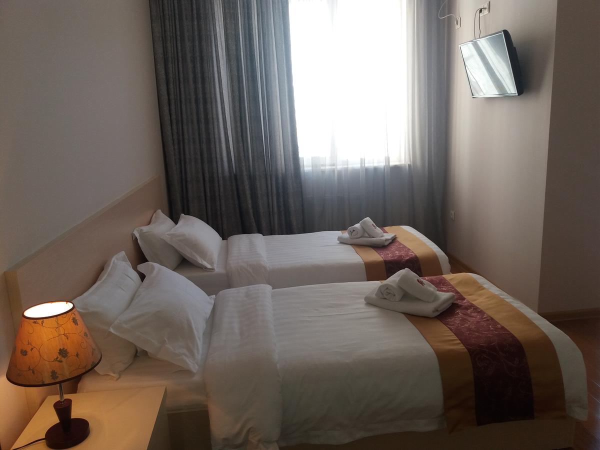 Hotel Aisi Batumi Ngoại thất bức ảnh